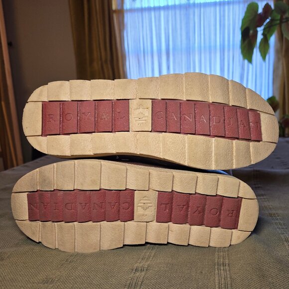 ROYAL CANADIAN Winter Workboot "Cambridge" Runs Large - Picture 7 of 10